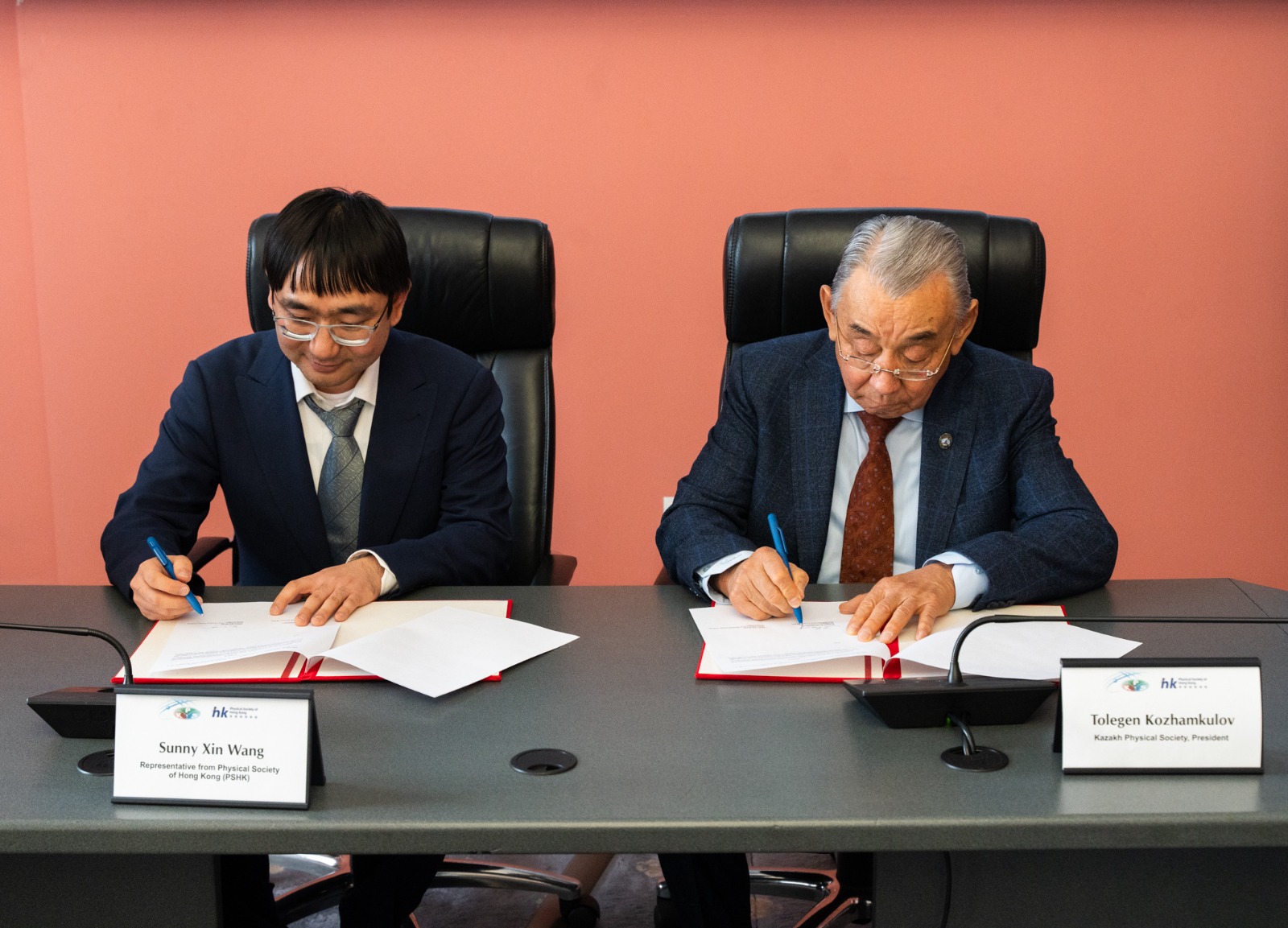 Signing MOU between PSHK and KPS