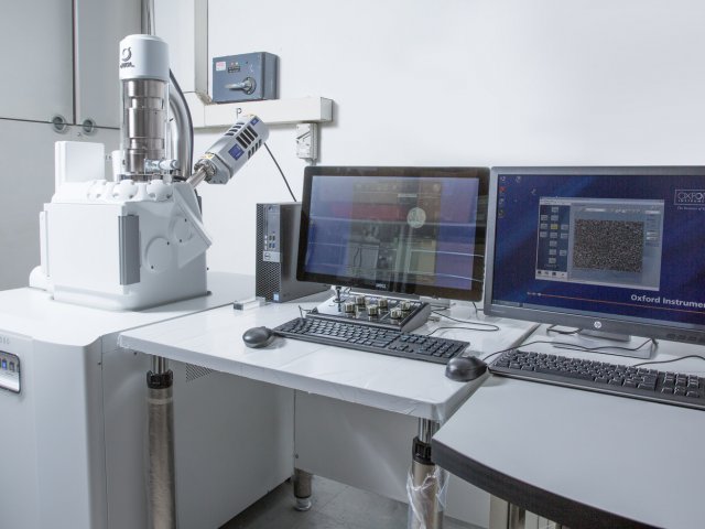 Scanning Electron Microscope (SEM) - JEOL JSM IT500