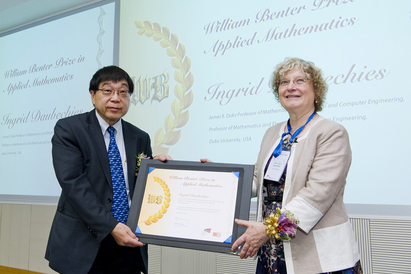 Professor Ingrid Daubechies (right) received the William Benter Prize from Professor Roderick Wong.