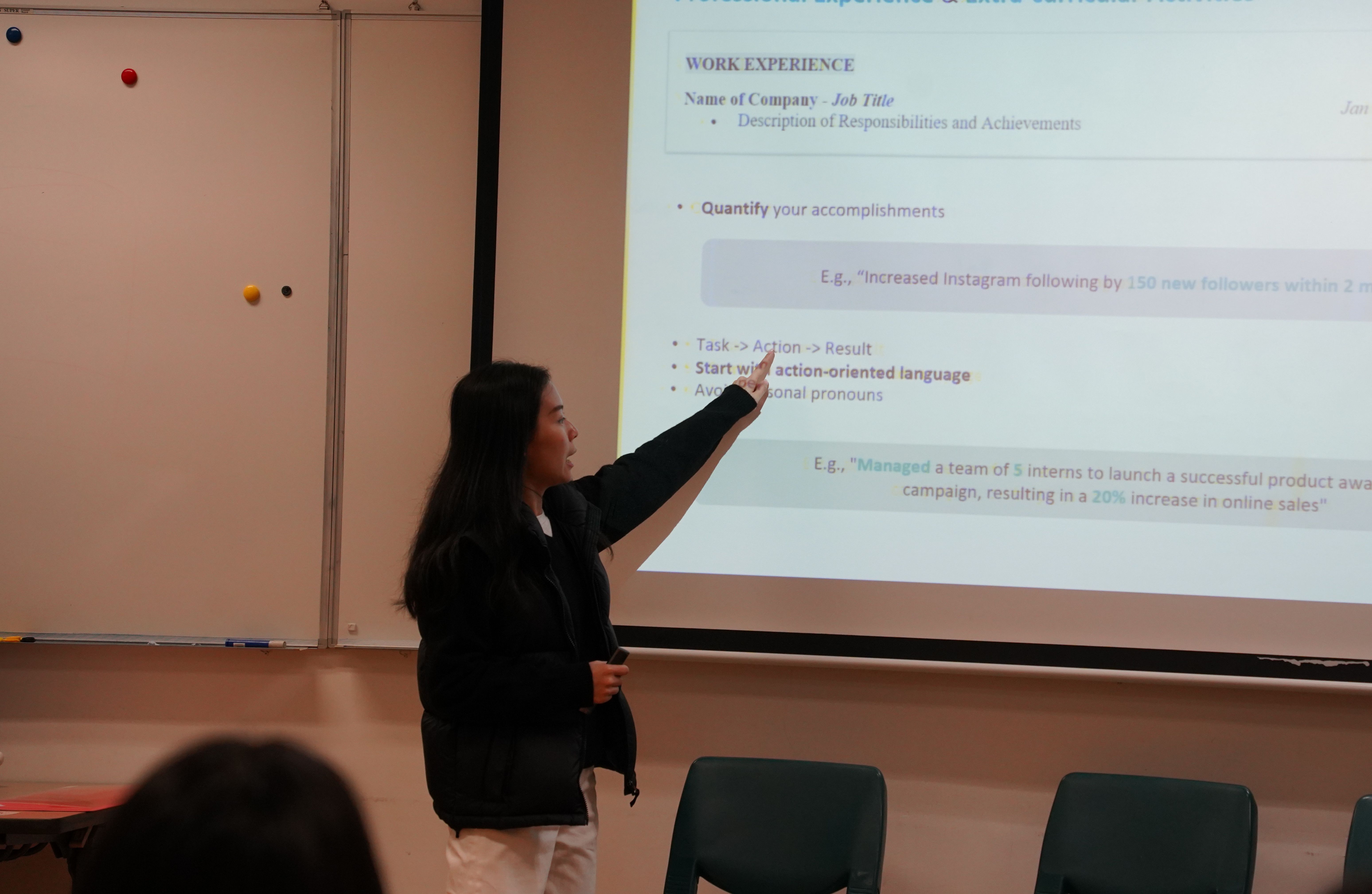 WISE 匯菁was sharing the skills to modify CV. WISE 匯菁正在分享修改履歷的技巧。