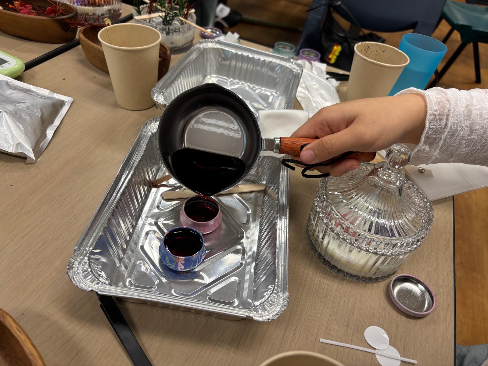 The student was making Zi Yun Ointment.