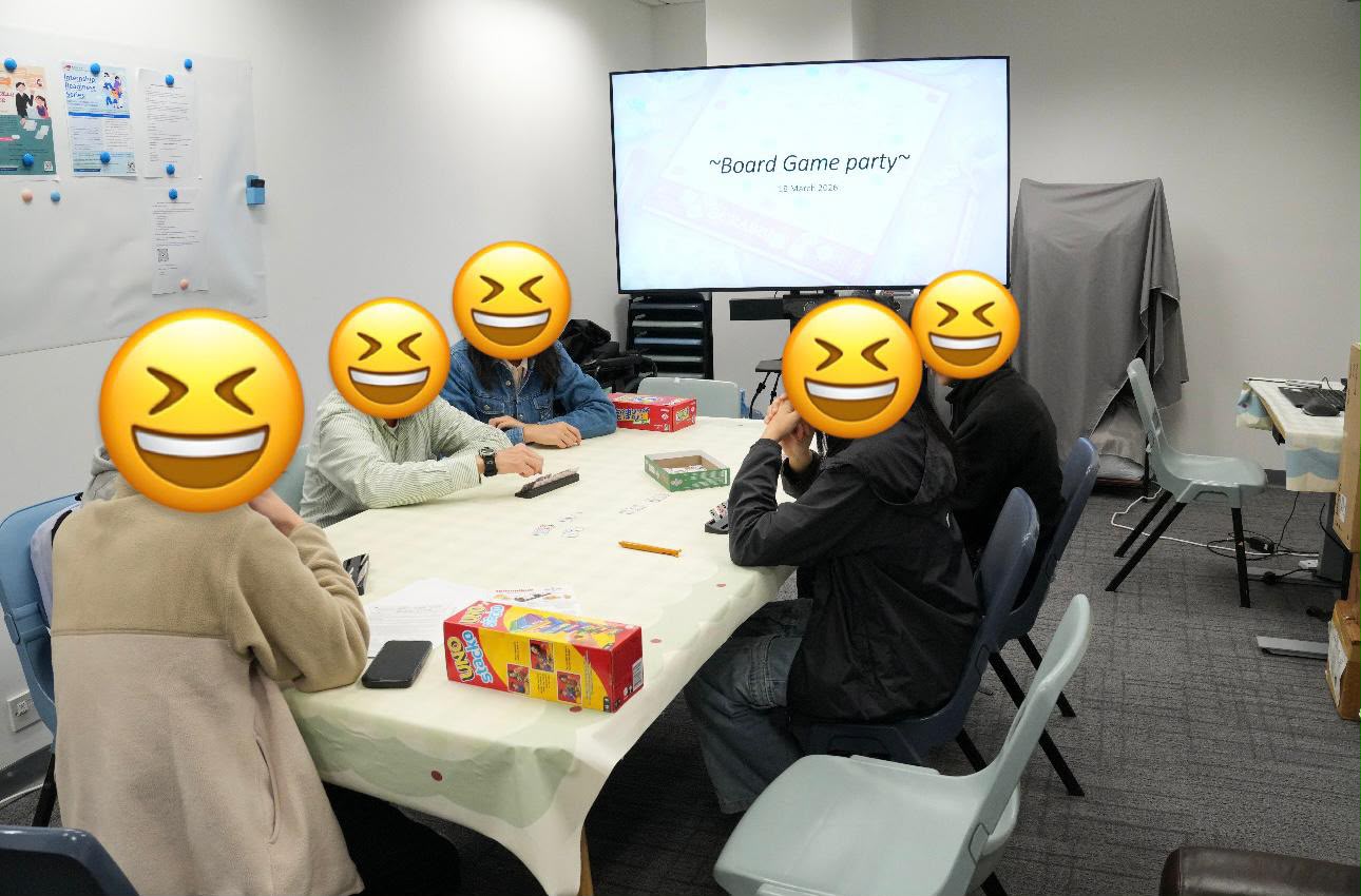 Students playing boardgames with IAs.