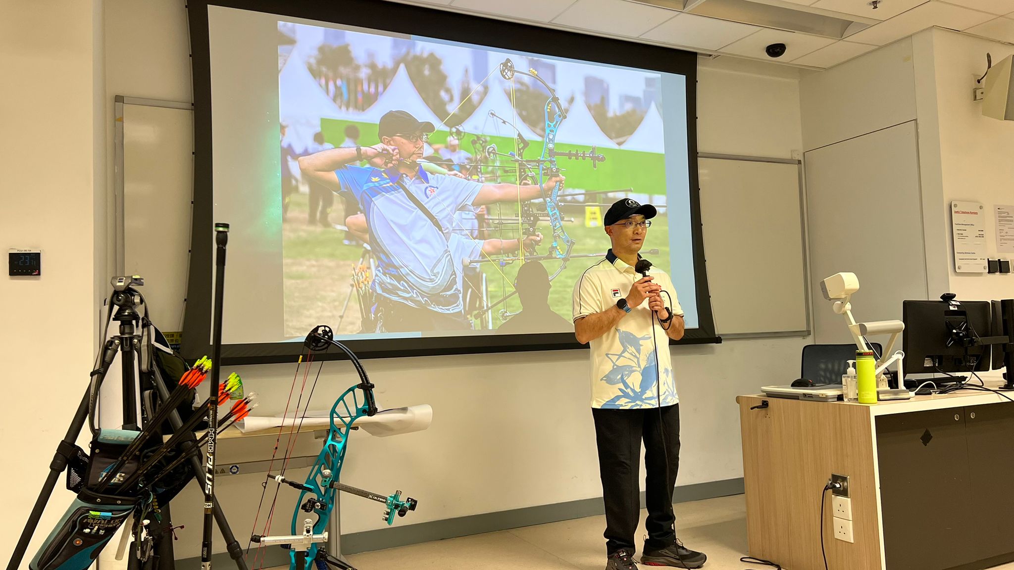 Mr Ngai Ka-Chuen was introducing the background and story of himself.