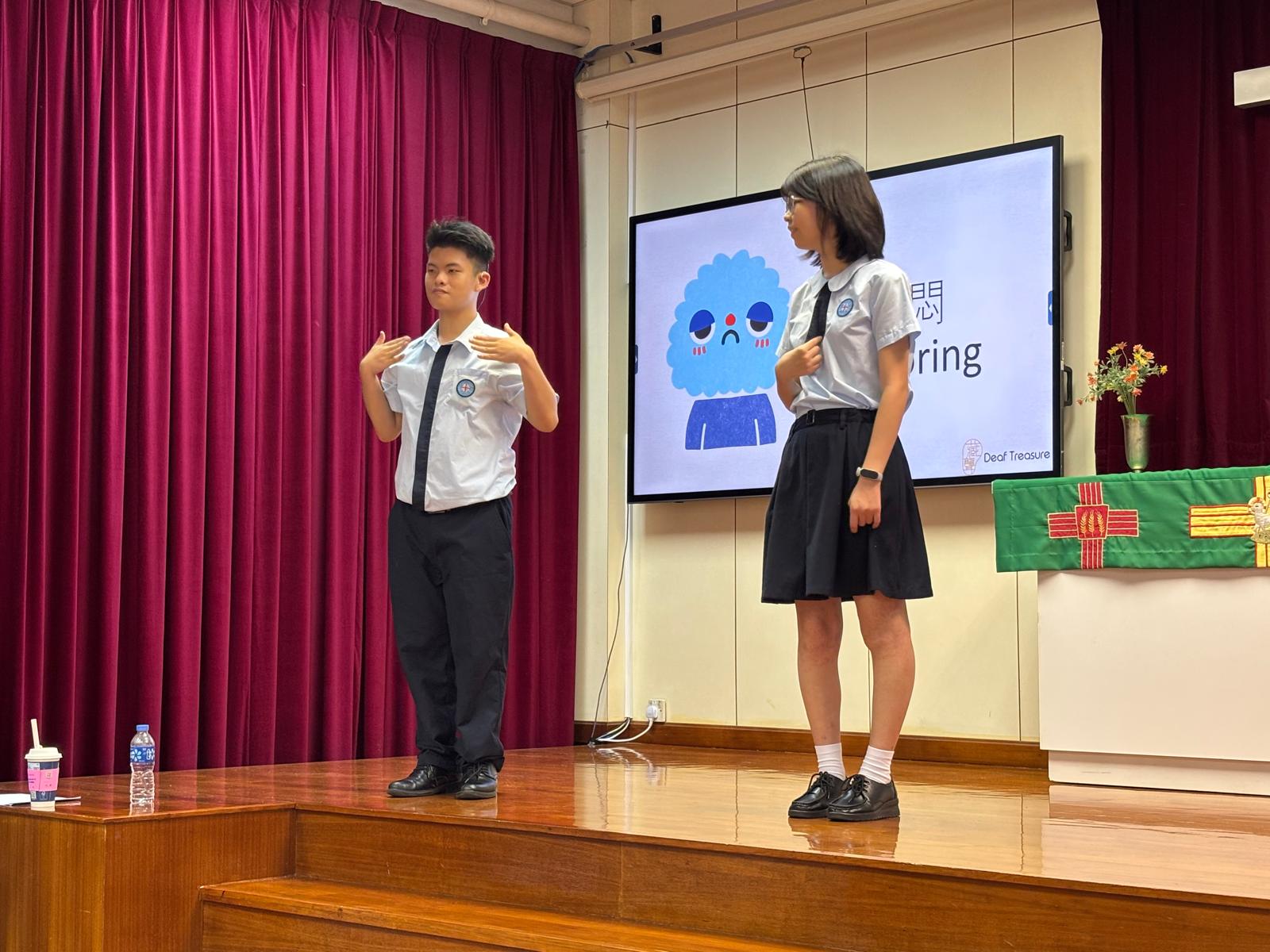 The deaf students were teaching CityUHK students sign language.