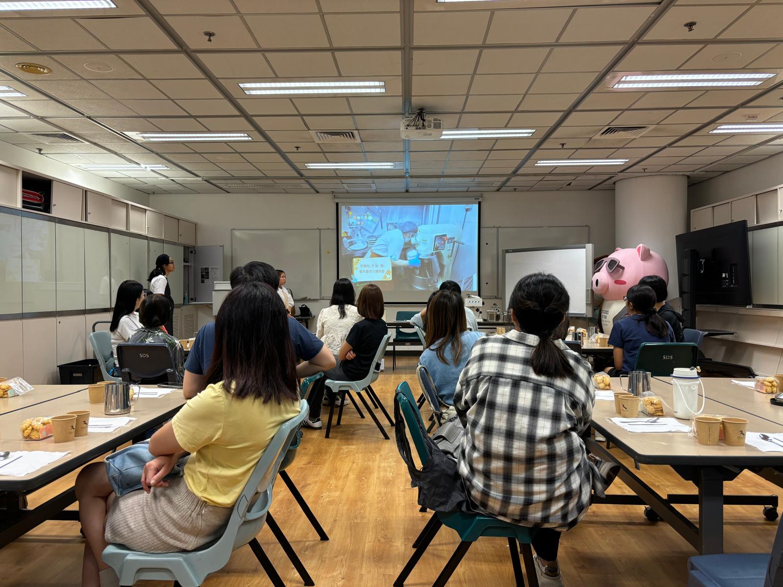咖啡拉花工作坊 (供城市大学职员参加)