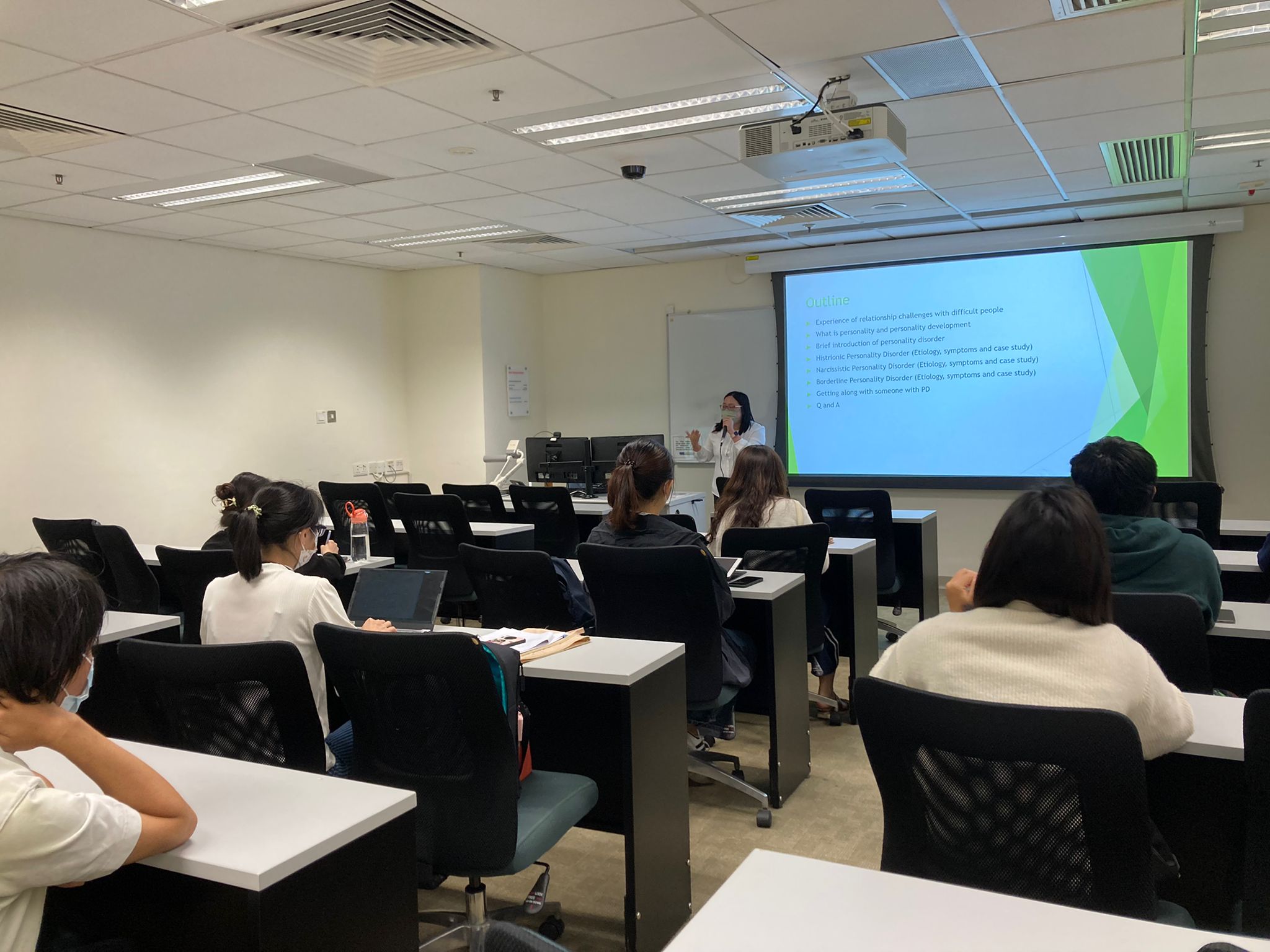 Student Talk: How to Establish and Maintain Challenging Interpersonal Relationship 2022 年 10 月 14 日