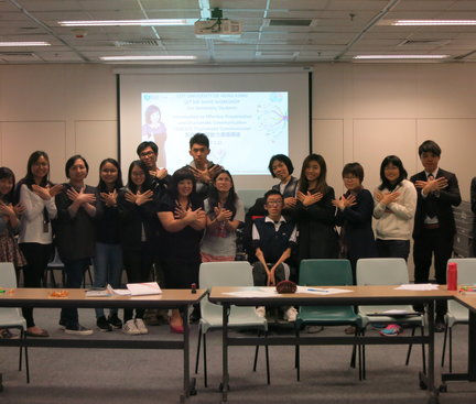 A group photo of the students and instructors. 學生和導師的合照。