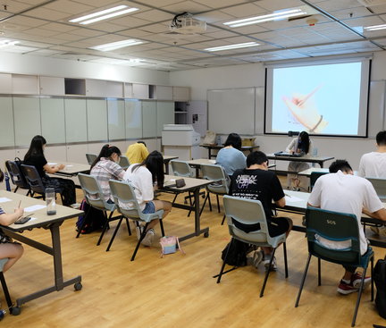 Teacher was teaching students to draw Zentangle 老師教學