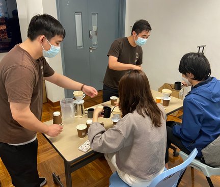 Student practice on Hand Drip Coffee. 學生練習手沖咖啡。。
