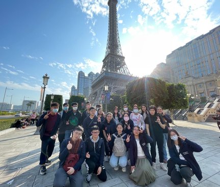 Group photo at Parisan Macao. 於澳門巴黎人合照