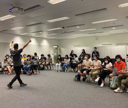 Students were required to wear noise-cancelling headphones during the workshop 同學戴著耳罩進行遊戲