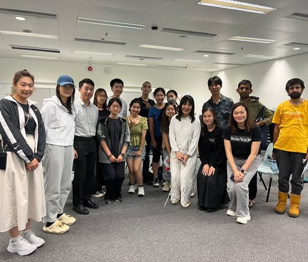 Group photo of tutor and students 導師與同學們的合照
