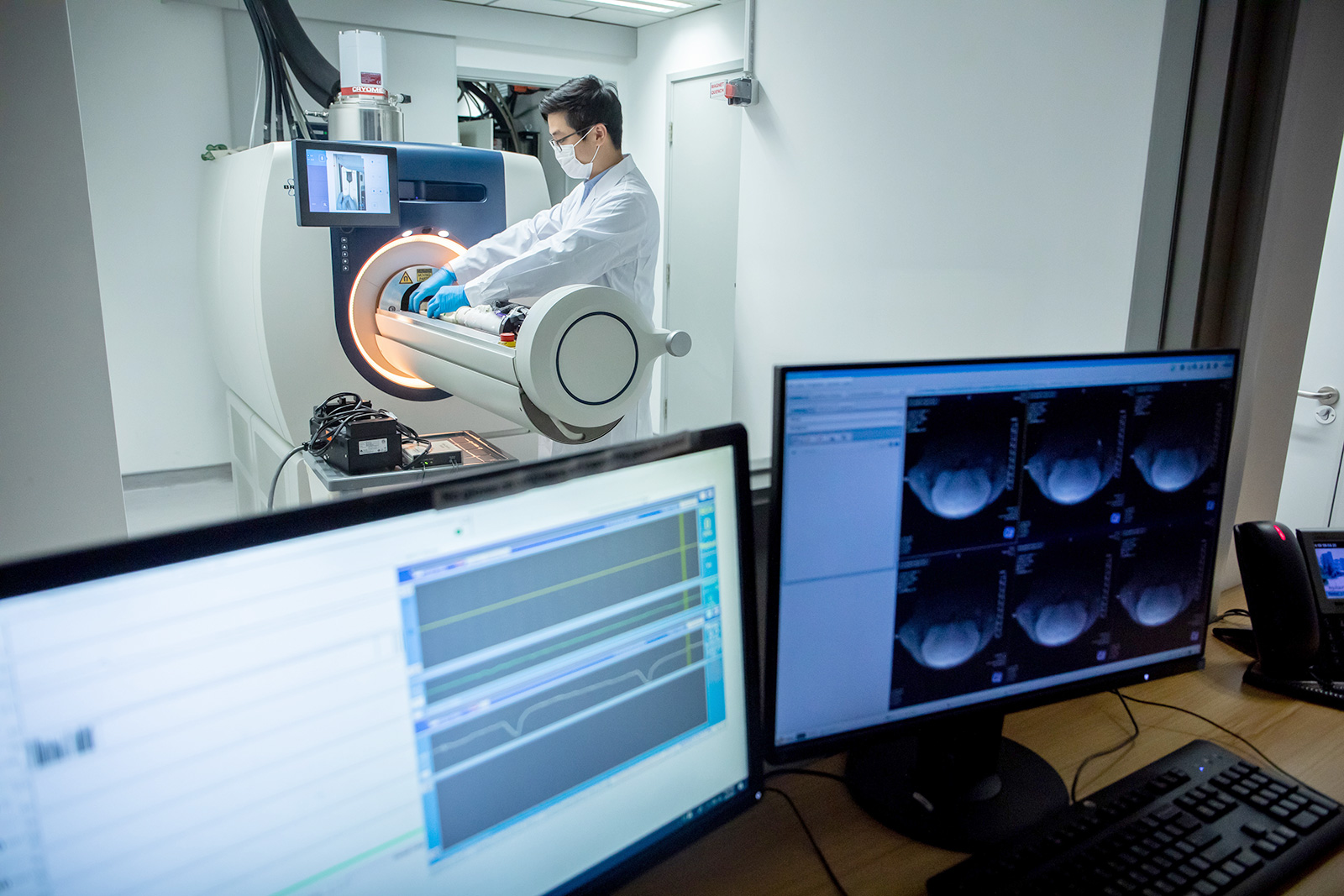The team carries out experiments on mice using the 3T MRI animal scanner at CityU, the only of its kind in Hong Kong.