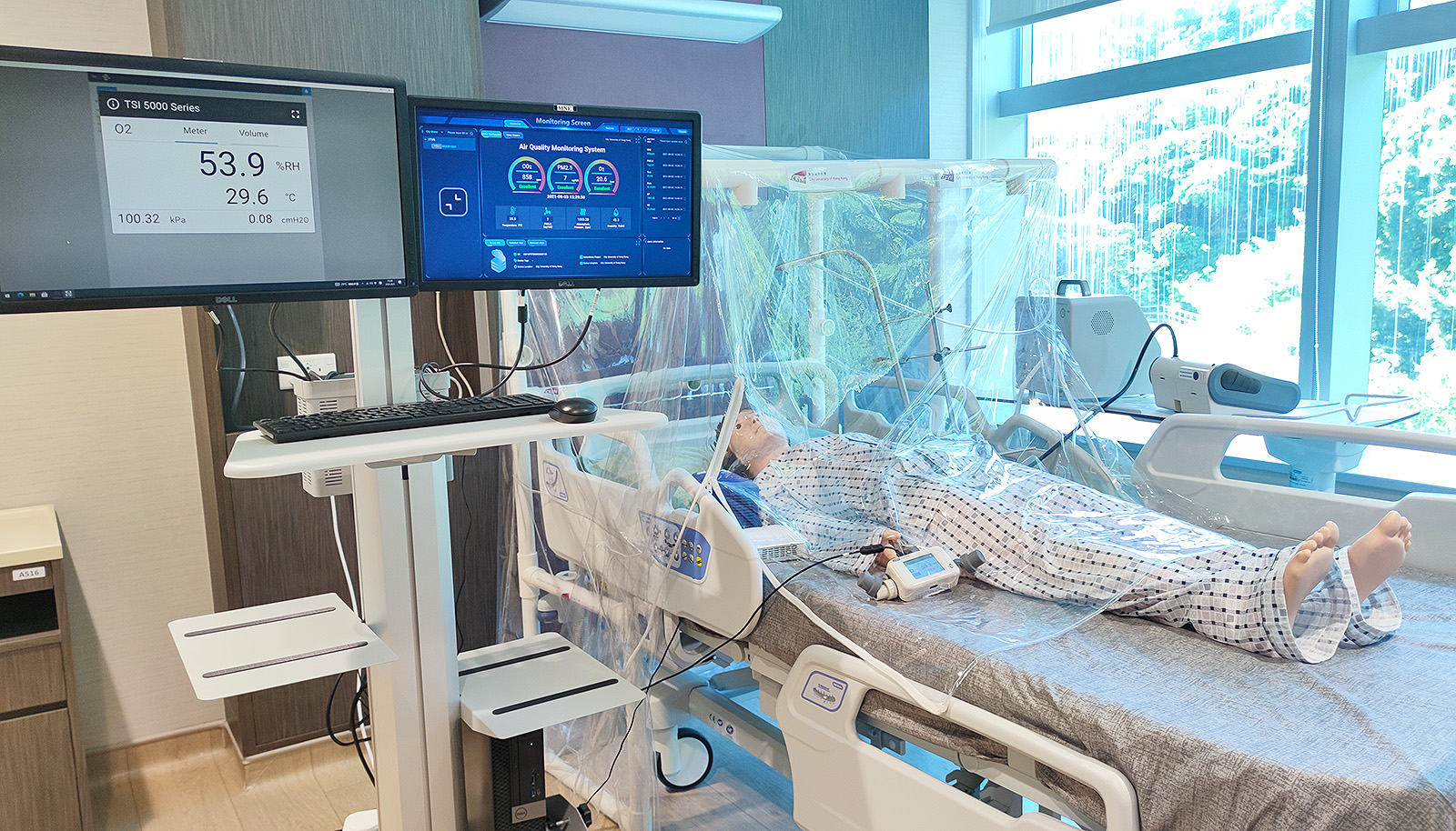 The fast-track ventilation system is being tested in Gleneagles Hospital Hong Kong. Pressure, flowrate, humidity, oxygen and carbon dioxide levels are automatically monitored.