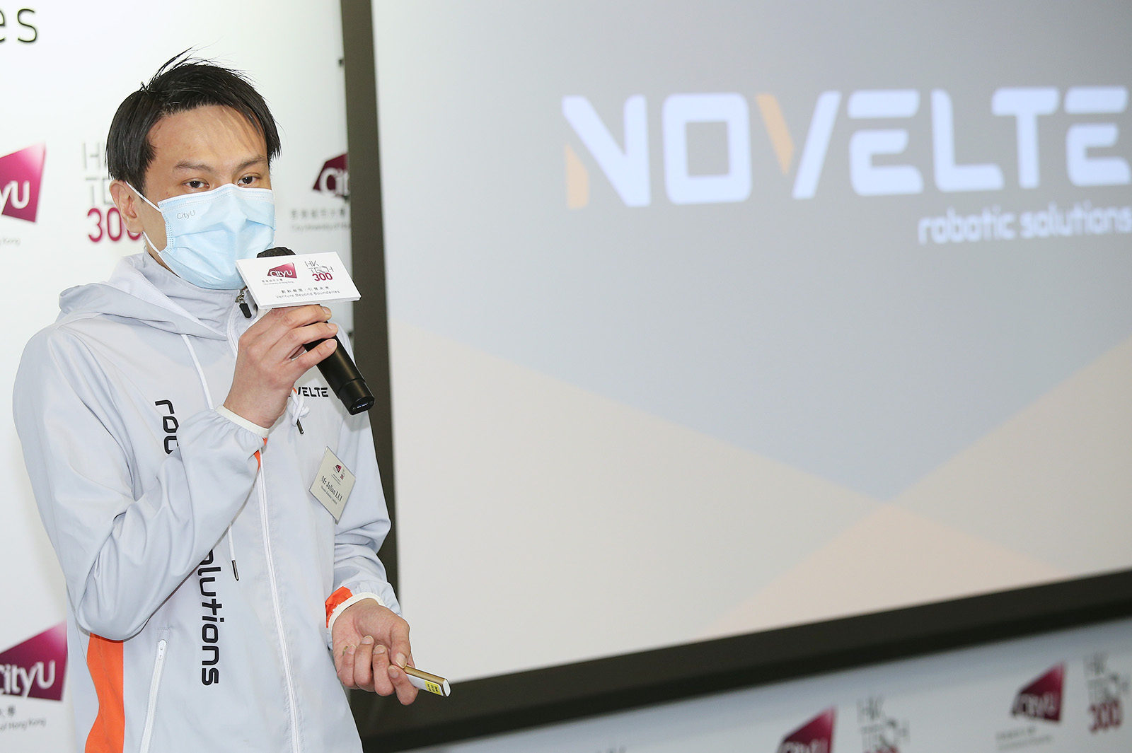 Novelte Robotics Limited is another start-up that has received investment. Mr Julian Lui Chung-yin, CEO and CityU alumnus, introduced the core technology for smarter robots developed by the start-up and talked about the proliferation of future robotic applications during the signing ceremony. 
