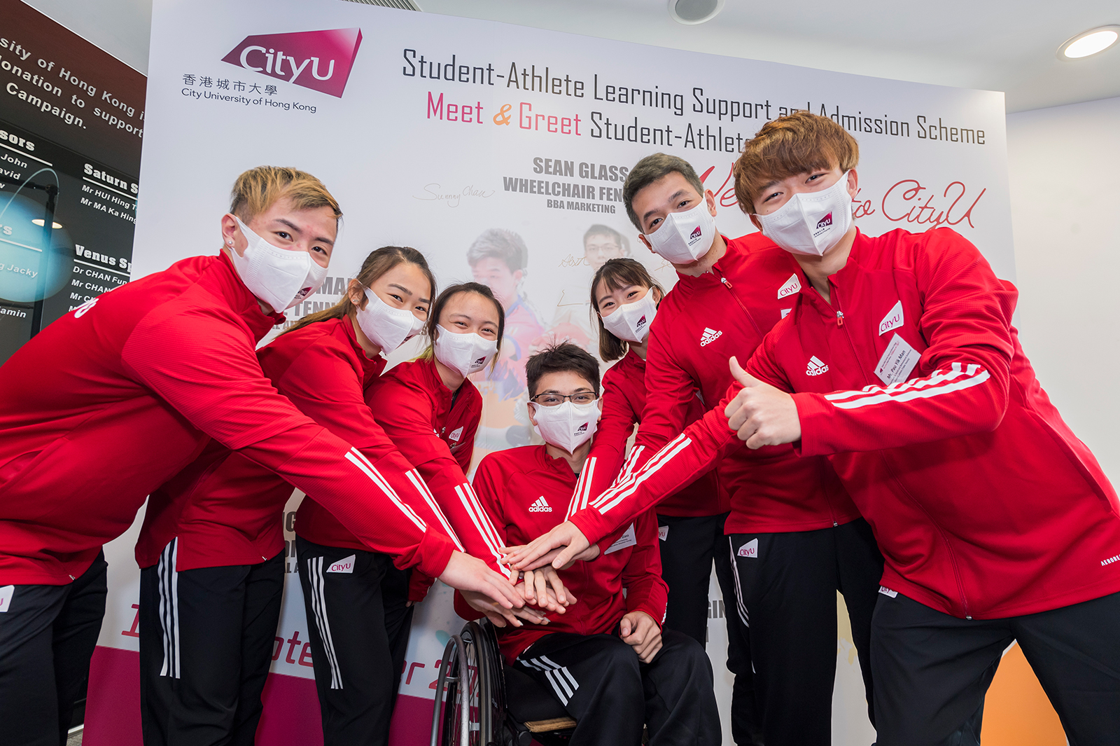 President Kuo and the Deans of several Schools/ Colleges welcome seven student-athletes. Professor James Tang Tuck-hong, Secretary-General of UGC, joined the gathering.