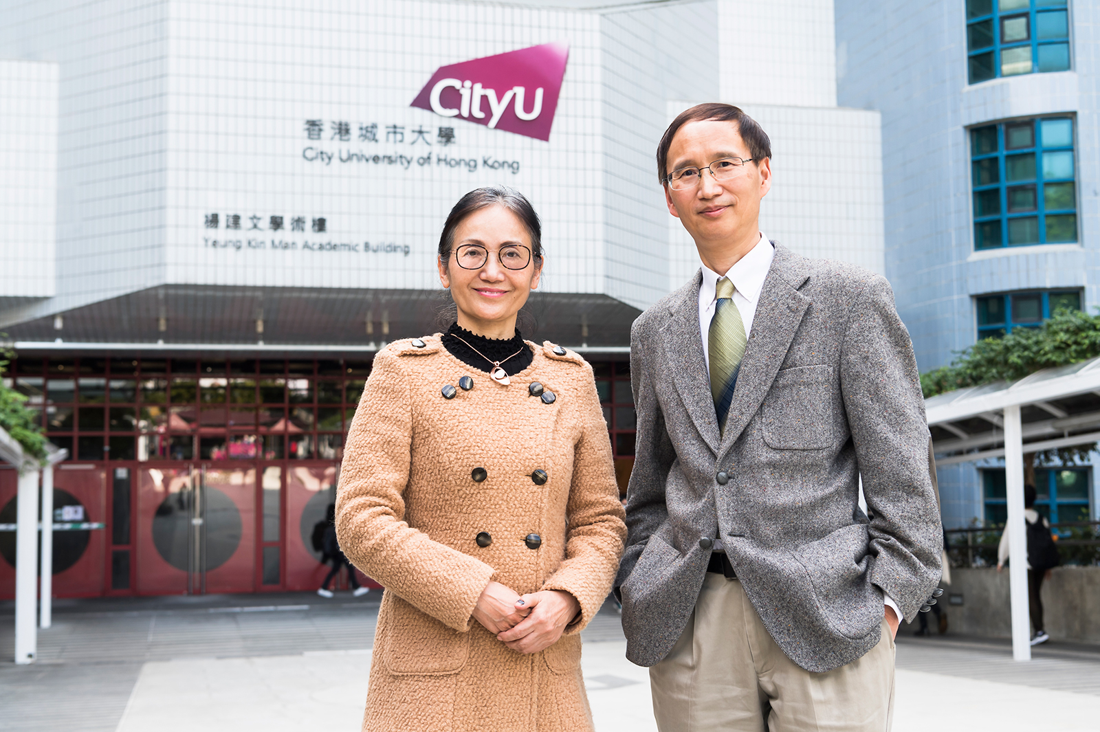 Professor Hu Jinlian (left) and Professor Zhu Yuntian