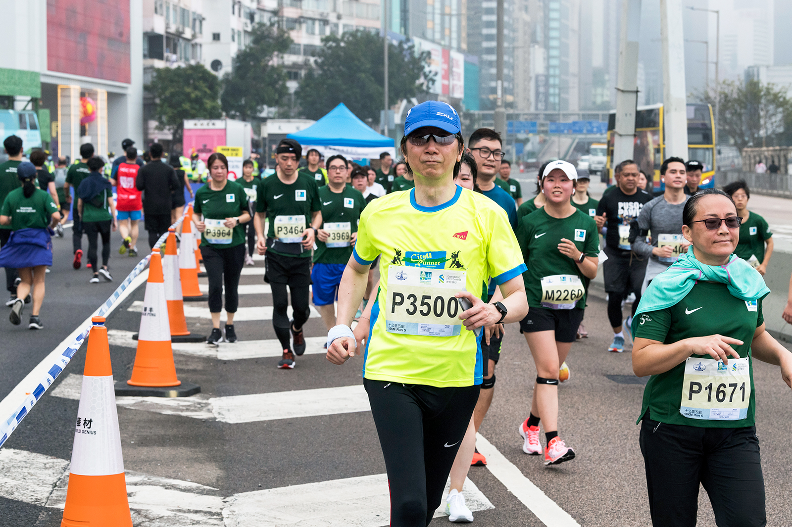 President Kuo leads CityU marathon team for 13th consecutive race