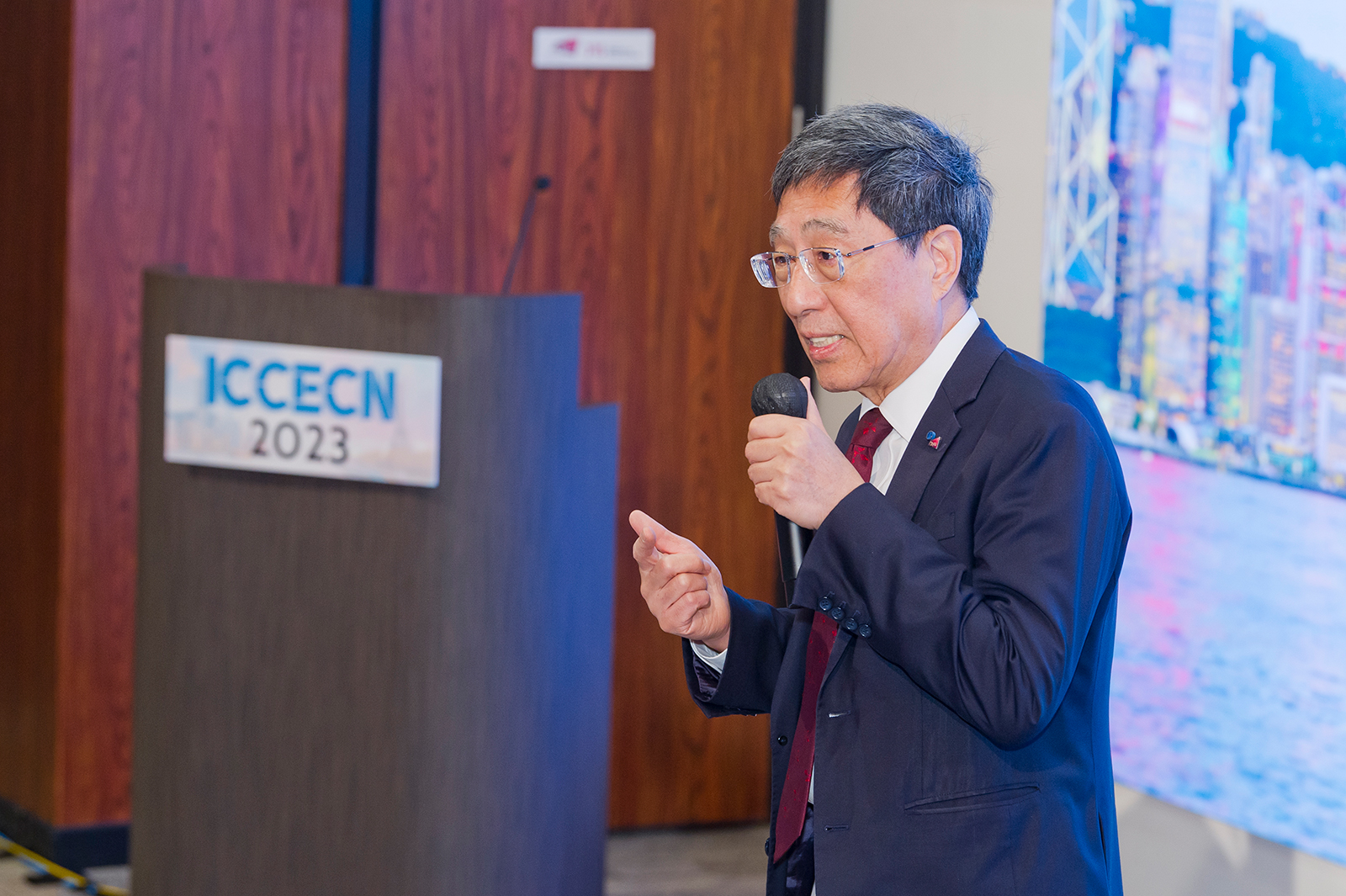 In his welcoming speech, President Kuo said that CityU is actively involved in conducting innovative research and nurturing talent to facilitate the transformation to a carbon-neutral economy and promote research and development in technologies that will drive net-zero carbon innovations.