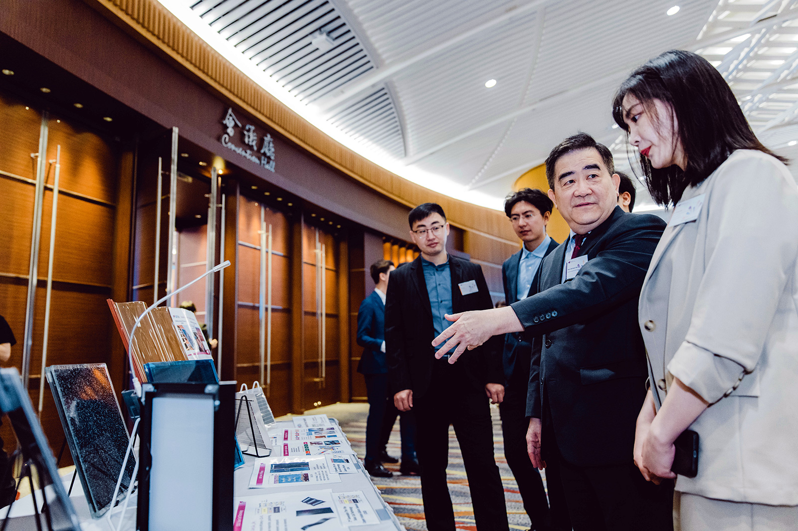 A student project exhibition was held before the Luncheon, and a number of entrepreneurs spoke highly of CityU students' creative thinking and innovative inventions.
