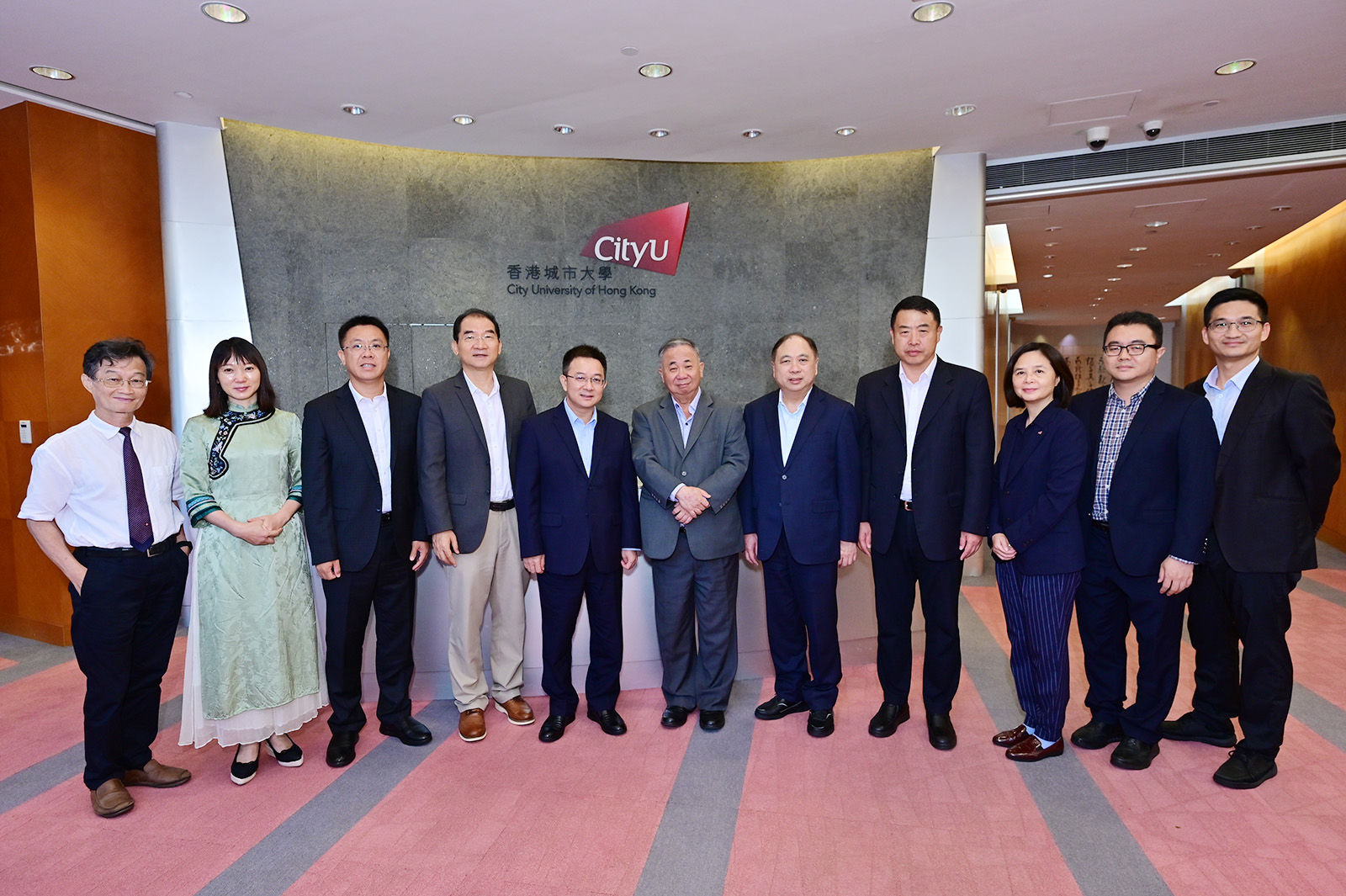 CityU senior management, including Professor Freddy Boey (middle), President, receive the delegation led by Mr Liu Wei (fifth from left), Deputy Secretary of the Dongguan Municipal Party Committee and Secretary of the Songshan Lake Party Working Committee.