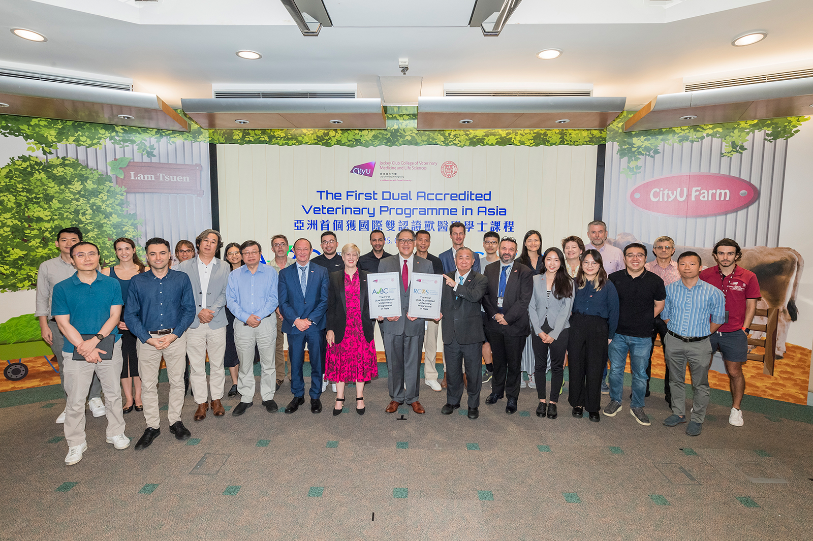 (Front row) Mr Lester Garson Huang (middle), Professor Freddy Boey (sixth from the right), Professor Vanessa Barrs (6th from the left), Professor Kevin Downing (fifth from the left), Secretary to the Council, faculty members, and graduating student representatives, are excited about the dual accreditation.