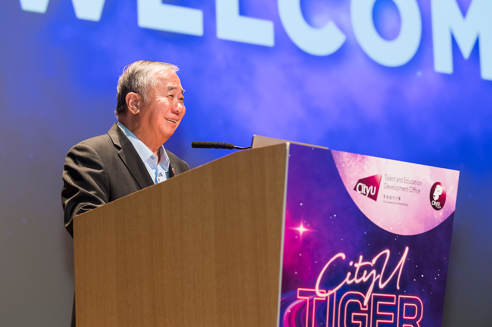 President Freddy Boey Yin Chiang congratulates the new CityU Tigers.