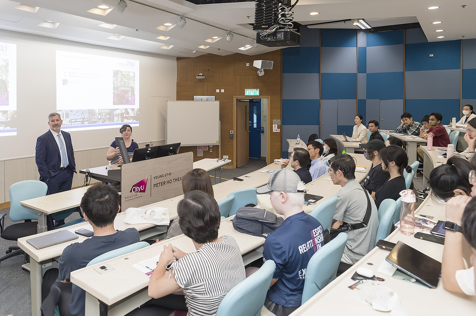 Mr Curtis Rodgers and Ms Jessica Sarles-Dinsick, from Columbia University in the United States, deliver a talk on the Joint Bachelor's Degree Programme between CityU and Columbia University.
