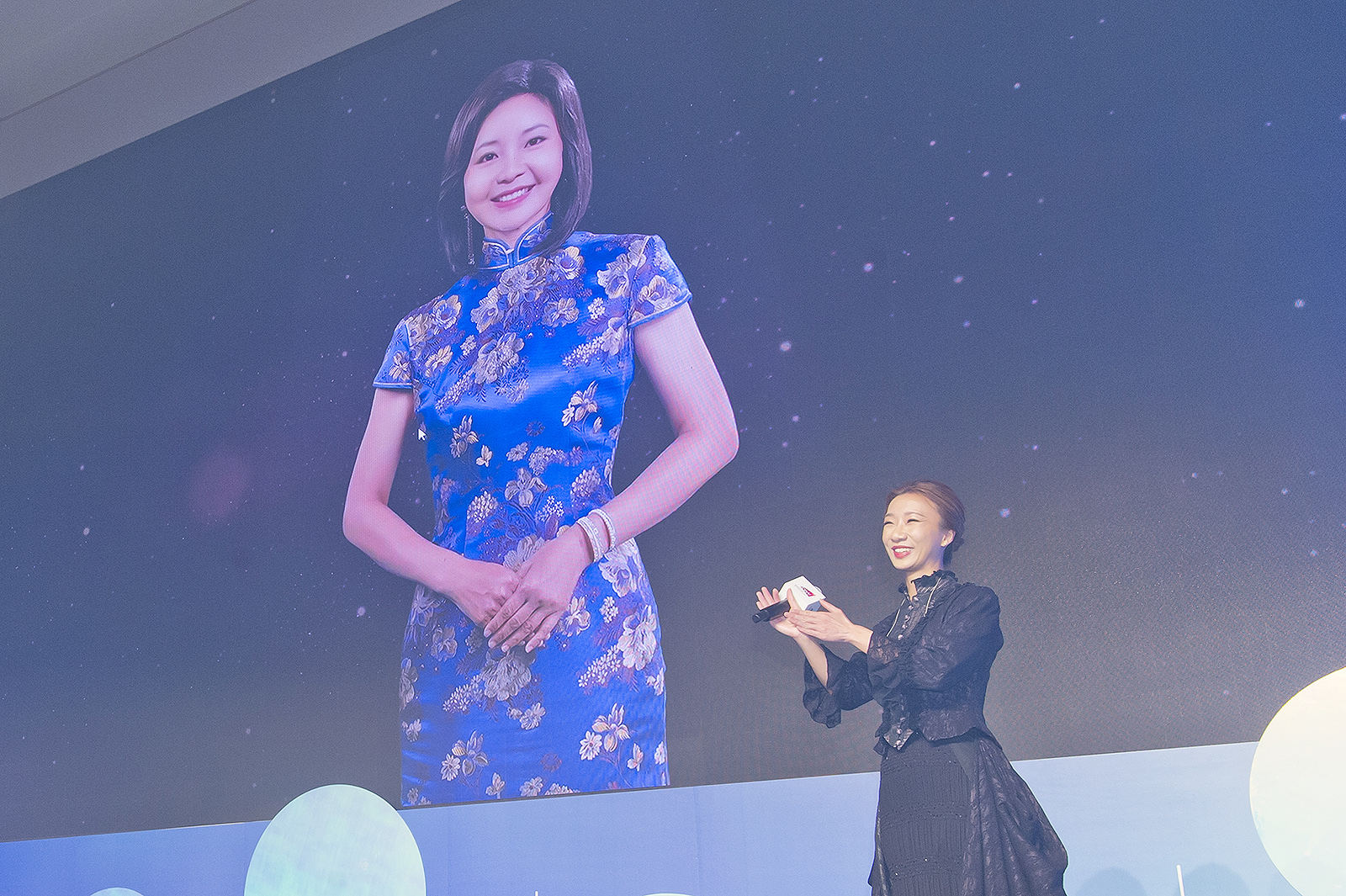 Special thanks to Digital Domain Holdings Limited for technological sponsorship of the singing performance of Ms Angela Yeung and the staging of Virtual Human Teresa Teng.