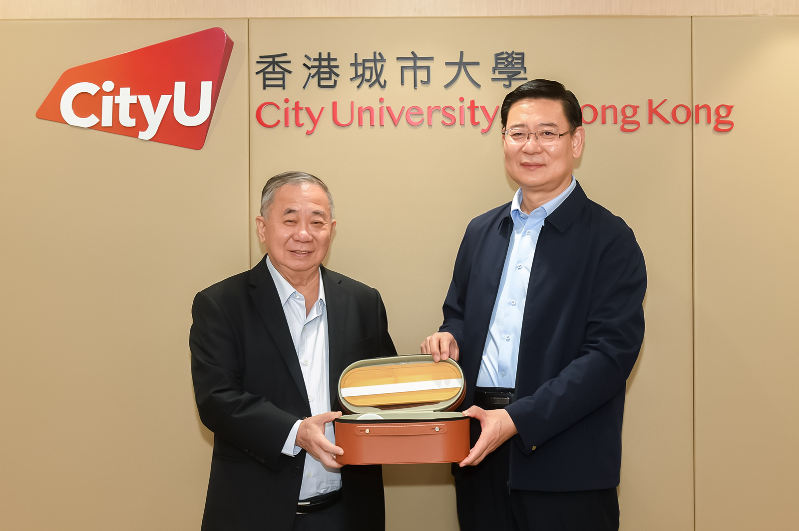 President Boey (left) and Mr Wang exchange souvenirs.