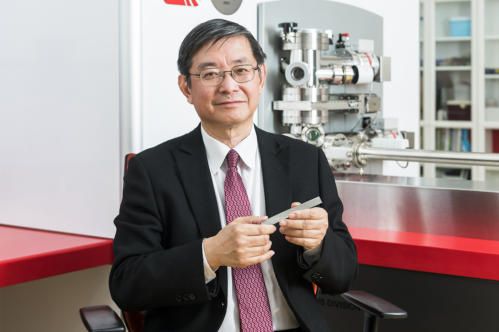 Professor Lu Jian's research on stronger and more ductile alloys has been published in Science.