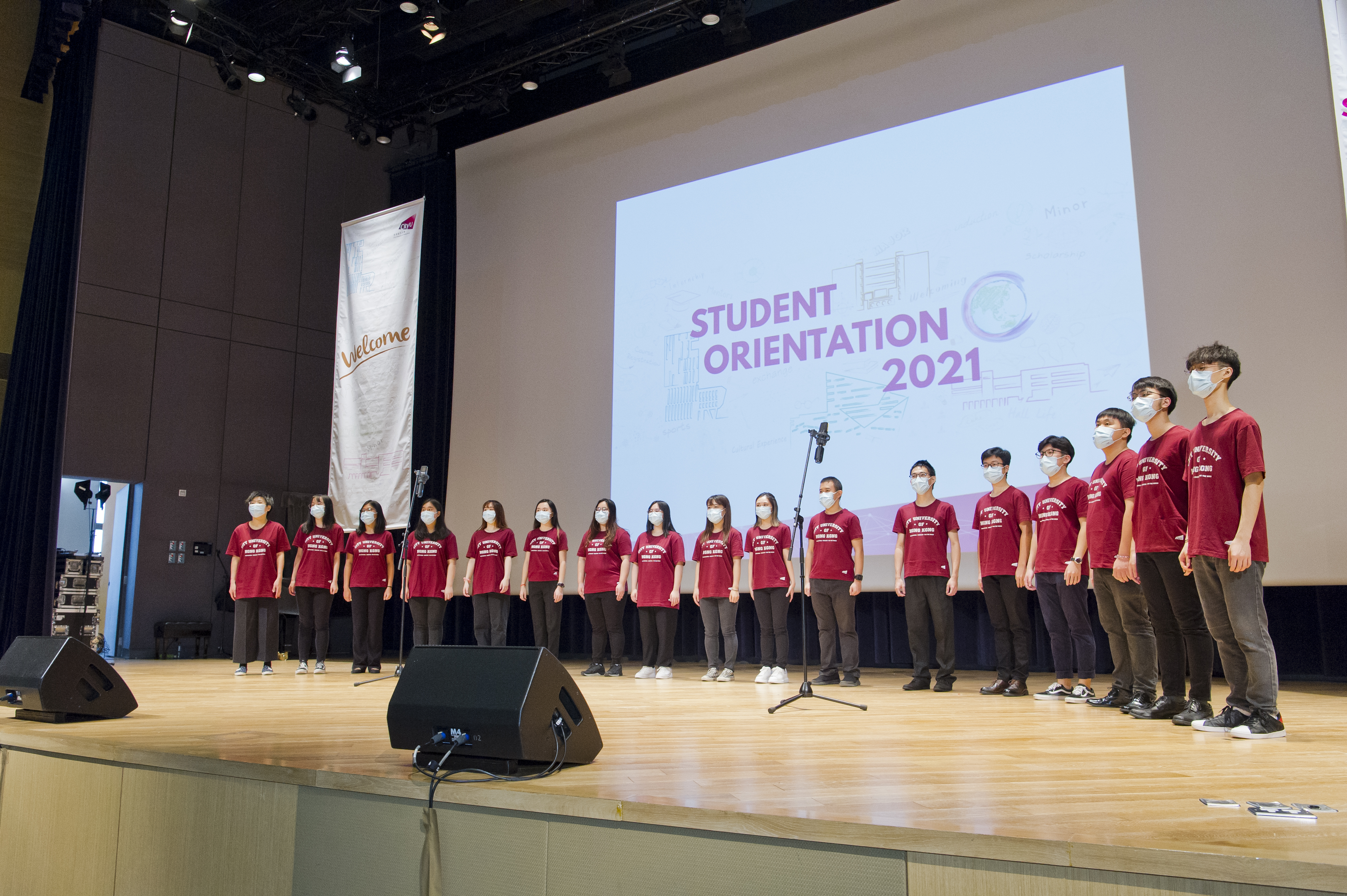 大學迎新典禮中,城大合唱團現場演繹了中、英版本校歌,是城大英文校歌推出後首次公開演出。