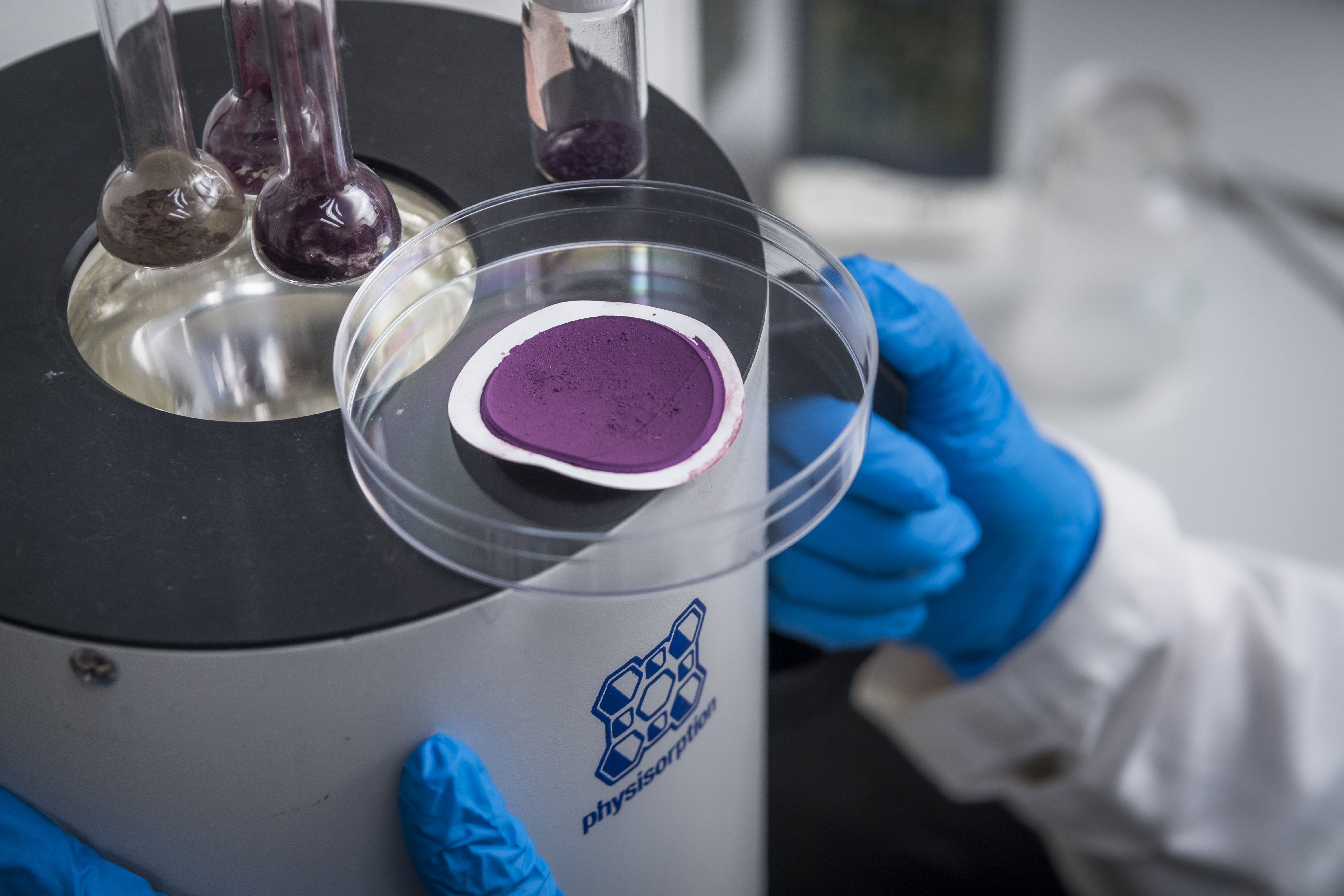 capture nitrogen dioxide