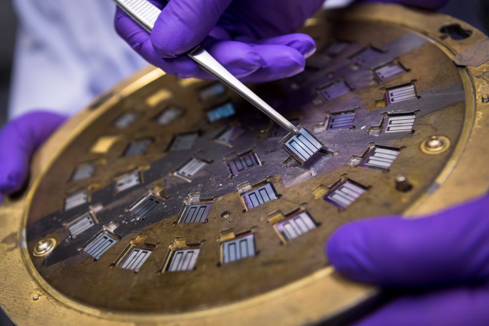 highly efficient and stable perovskite solar cells
