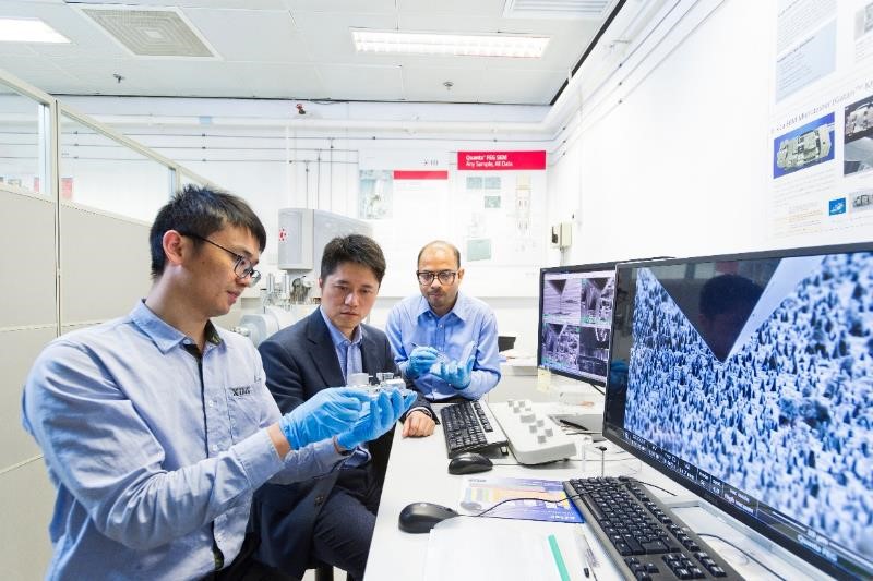 When the surprising result of elasticity in nanoscale diamond was first discovered, Dr Lu (centre) and his team were “extremely excited”. The instrument that Zhang Hongti (left) holding is nanoindenter.