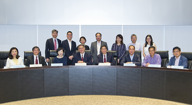 (Front row, from second left) Professor Lu, Mrs Law, Mr Huang, President Kuo and HKSTP delegates pose for a photo.