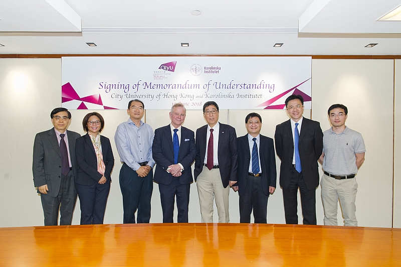 (From left) Professor Zhang, Professor Cheng, Professor Yang, Professor Ottersen, Professor Kuo, Professor Yan, Professor Sun and Dr Zheng.