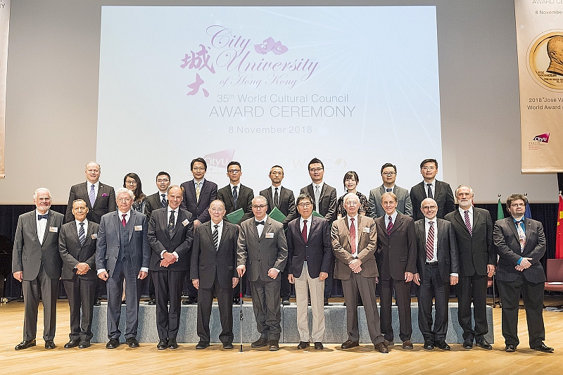 Hundreds of guests attended the ceremony to celebrate the outstanding performances of the two WCC Awards winners and nine young scholars from CityU.