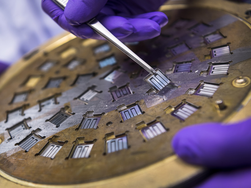 Research co-led by CityU boosts efficiency of perovskite solar cells to record high