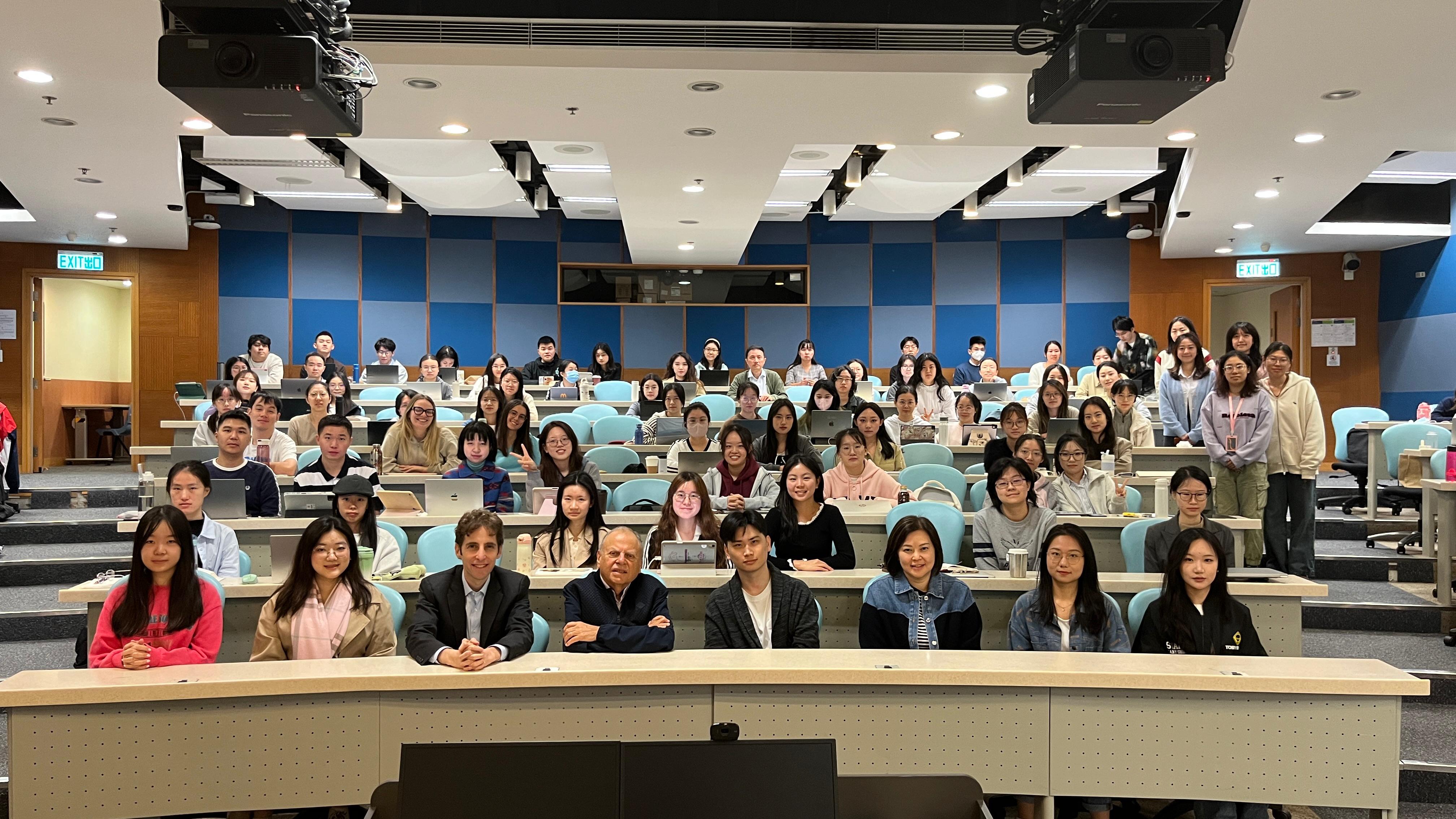 Mr Neil Kaplan CBE KC SBS visited CityUHK School of Law