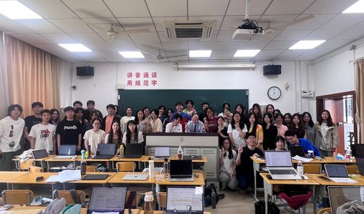 Professor Michael TSIMPLIS visited Ningbo Maritime Court