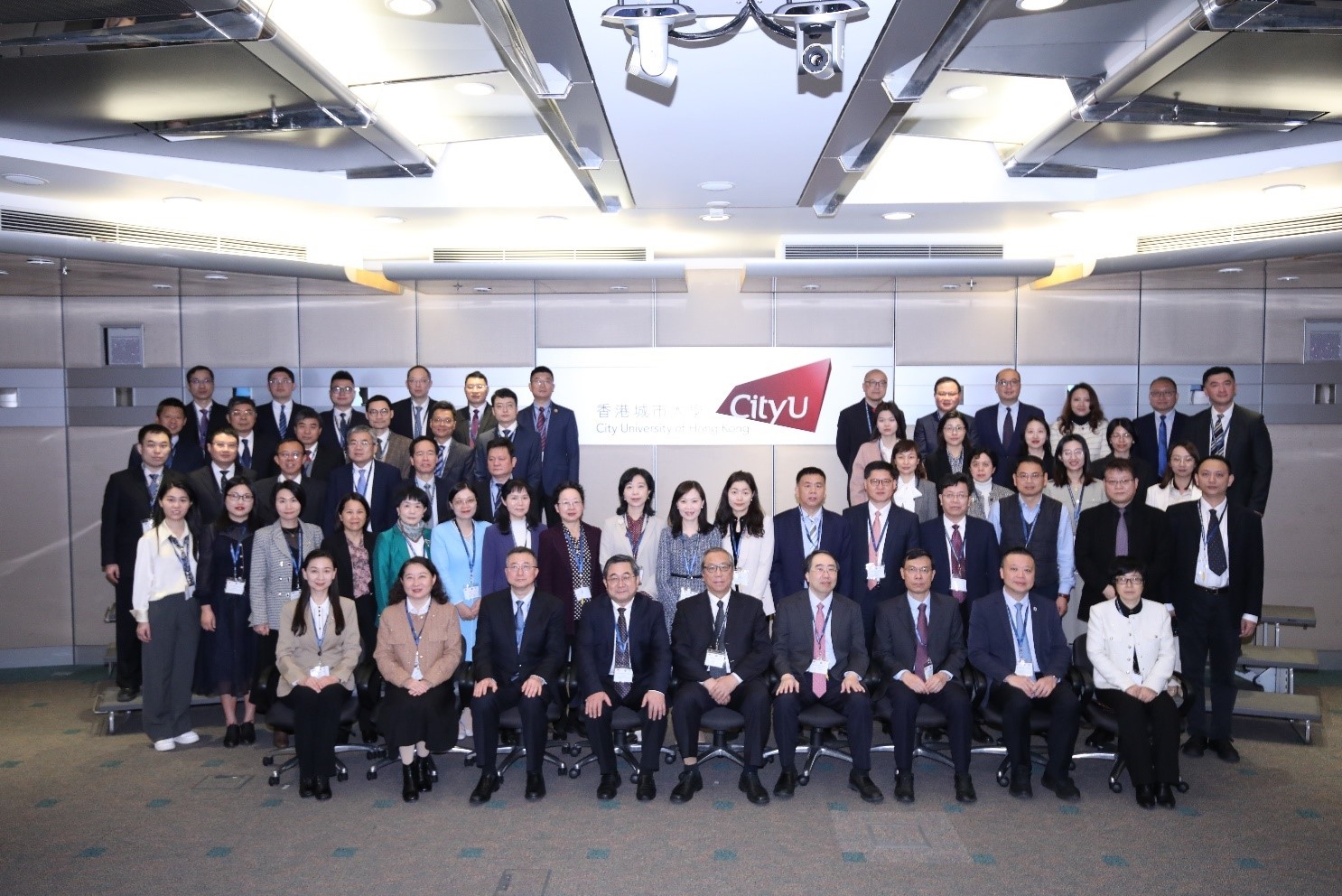 Group photo of the guests and other participating legal experts and scholars