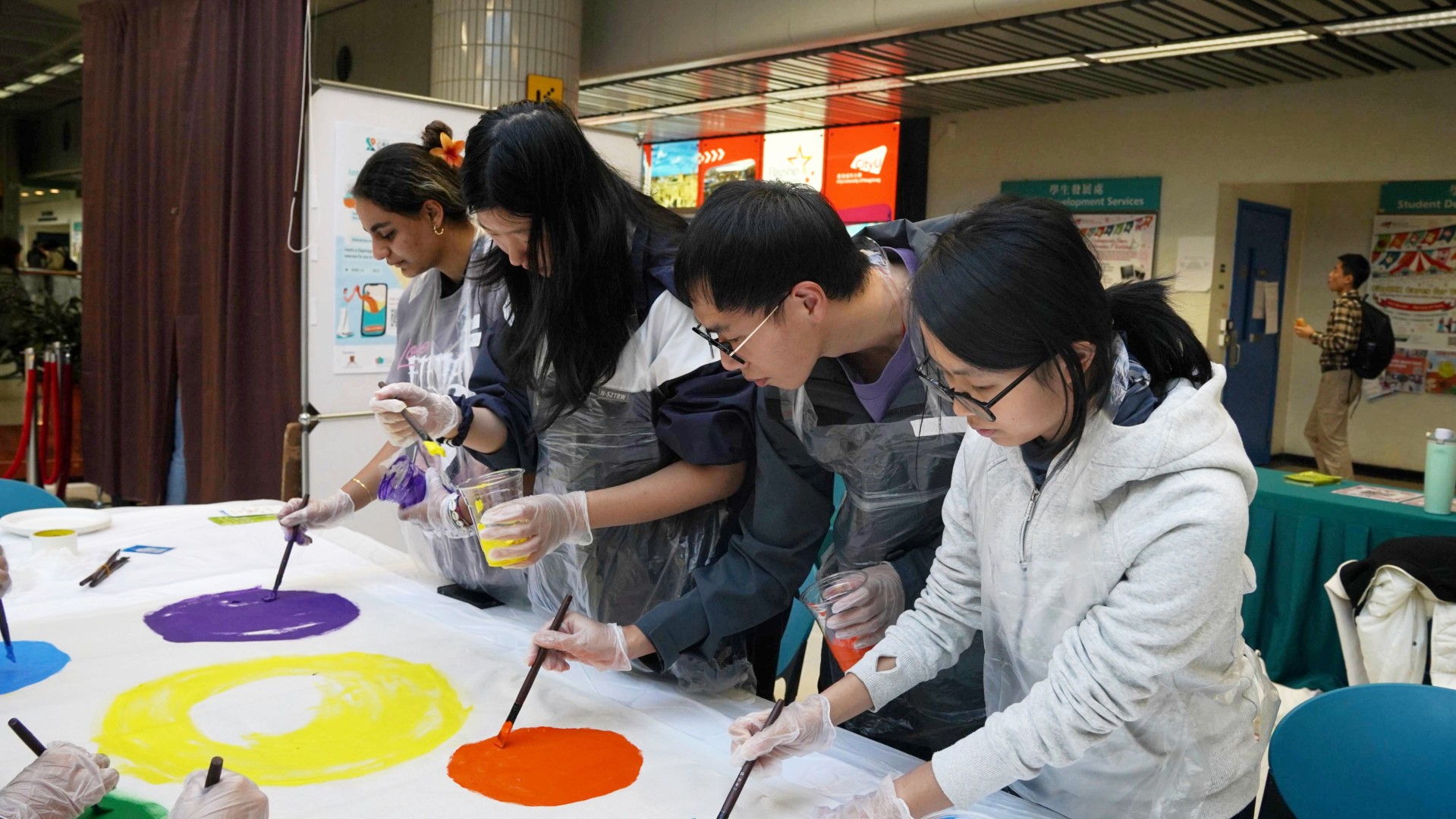 Professor Dannii YEUNG, Associate Provost (Student Life), officiated the “CityUHK Cares for YOU” opening ceremony, joined by Professor Alex WONG Chun Yuen, Dean of Students; Professor TOH Kian Lam, Director of SDS; SDS Associate Directors Miss Steffi LAU and Dr. Larry NG; along with Caring League members and the Counselling Service Team.