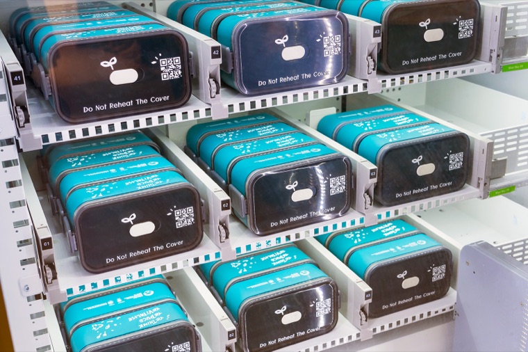 Reusable lunchboxes in a campus lending locker